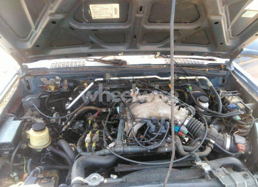 Photo 10 of 2000 Nissan Frontier 2WD SE-V6/XE/XE-V6 (VIN 1N6ED27TXYC375617)