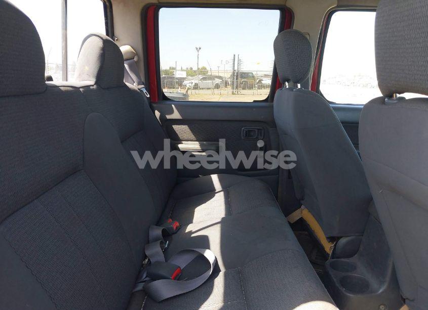 Photo 8 of 2001 Nissan Frontier XE-V6 (VIN 1N6ED27Y01C369827)