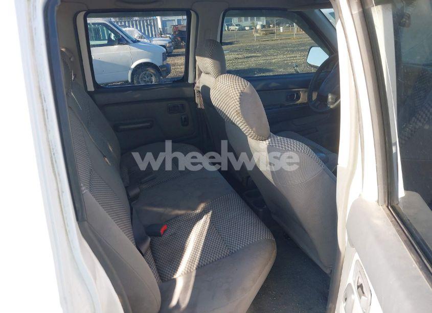 Photo 8 of 2001 Nissan Frontier SE-V6 (VIN 1N6ED27Y11C324069)