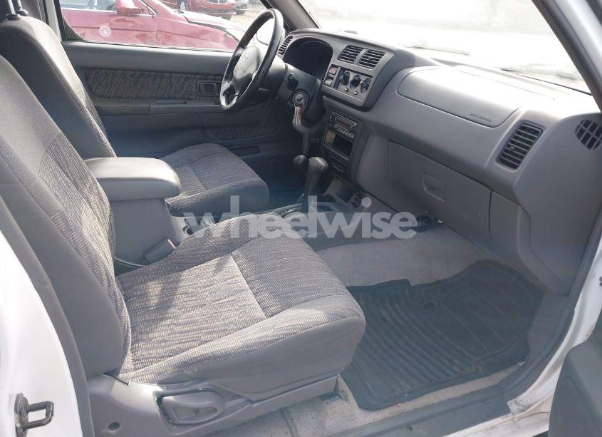 Photo 5 of 2000 Nissan Frontier SE-V6/XE-V6 (VIN 1N6ED27Y4YC389444)