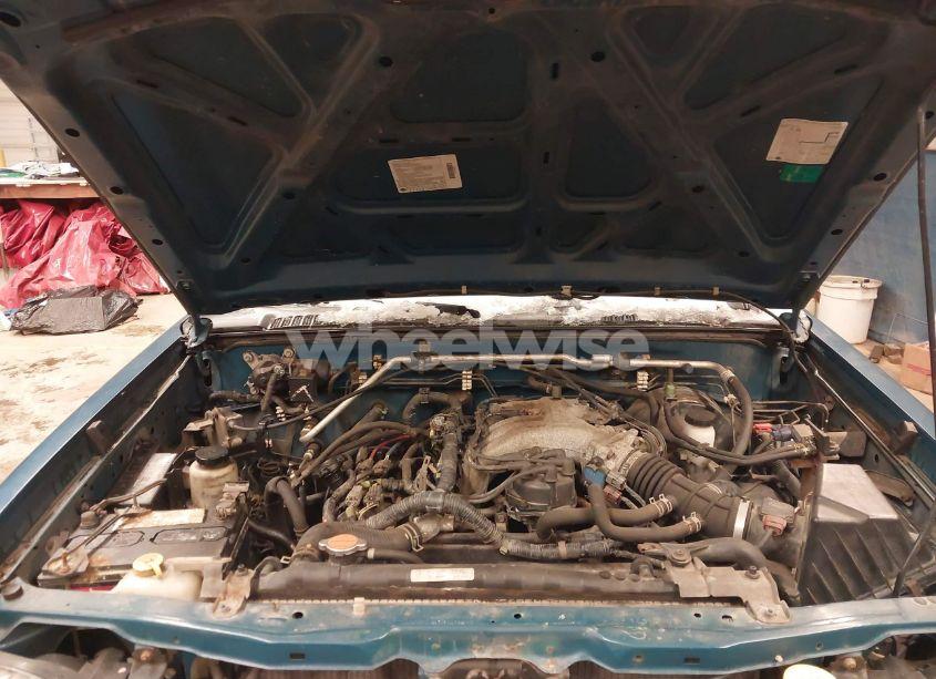 Photo 10 of 2001 Nissan Frontier SE-V6 (VIN 1N6ED27Y51C382993)