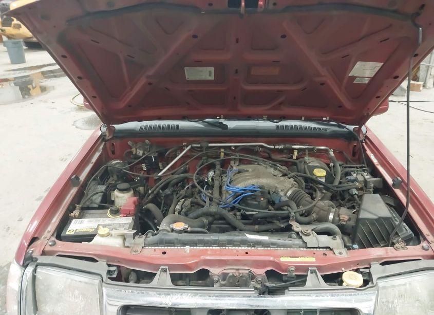 Photo 10 of 2000 Nissan Frontier SE-V6/XE-V6 (VIN 1N6ED27Y5YC386018)