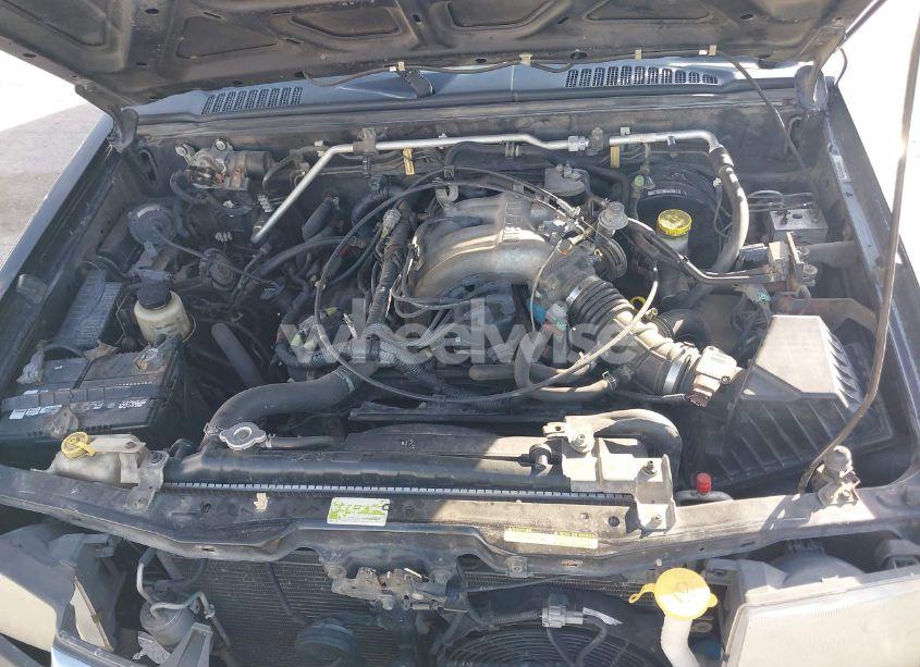 Photo 10 of 2000 Nissan Frontier SE-V6/XE-V6 (VIN 1N6ED27Y7YC341338)