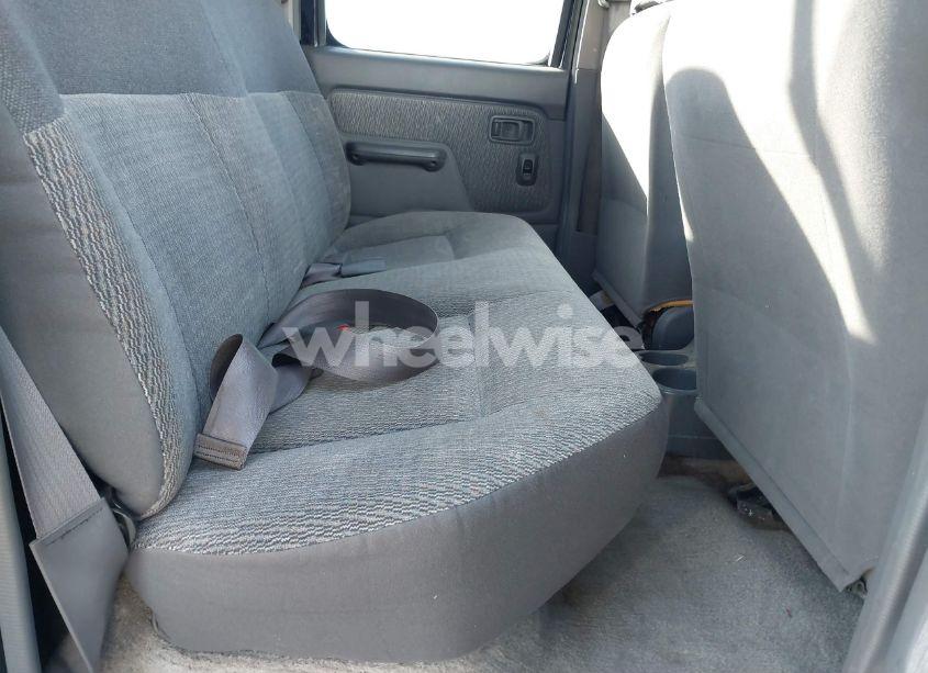 Photo 8 of 2000 Nissan Frontier SE-V6/XE-V6 (VIN 1N6ED27Y7YC341338)