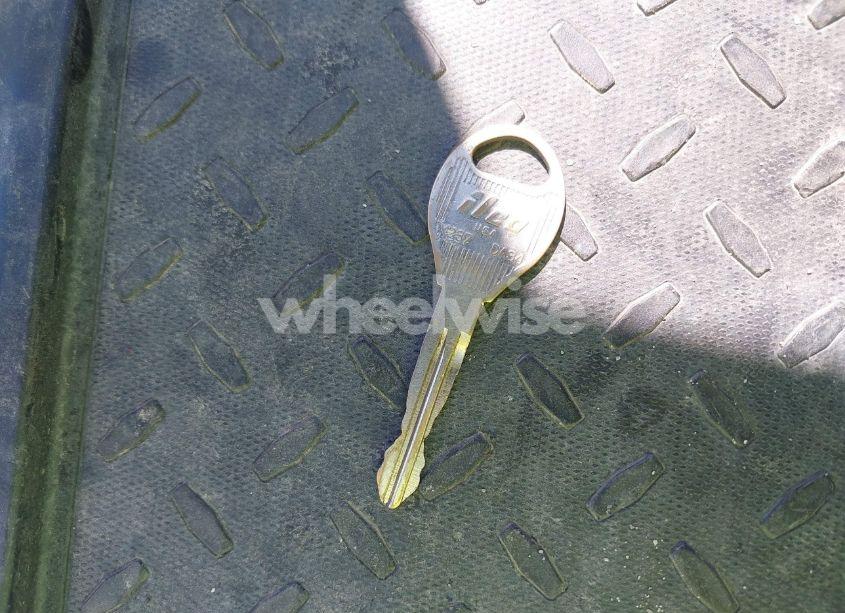 Photo 11 of 2000 Nissan Frontier SE-V6/XE-V6 (VIN 1N6ED27Y7YC380463)