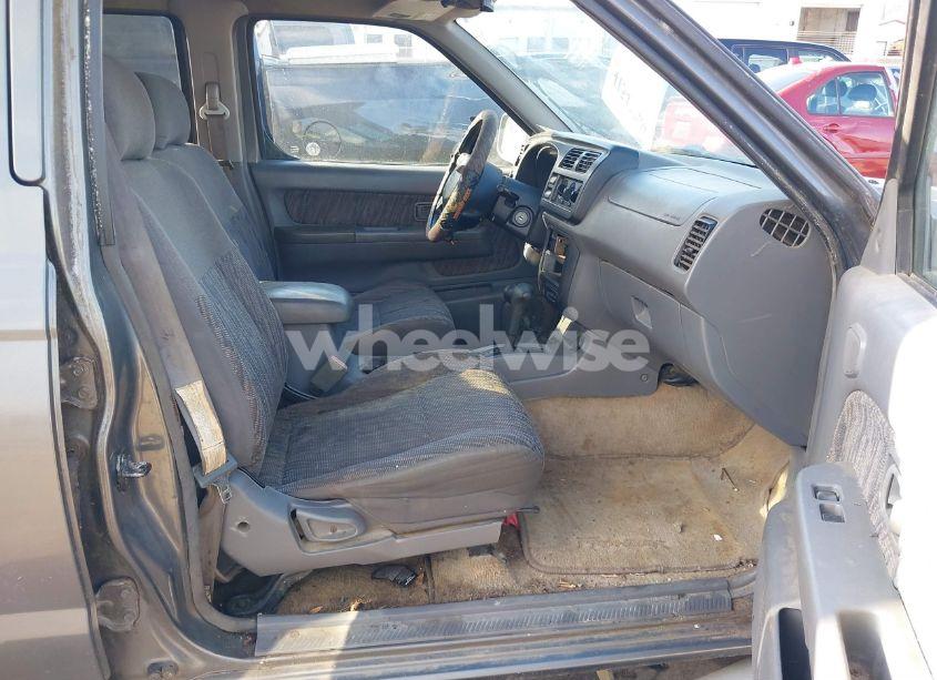 Photo 5 of 2000 Nissan Frontier SE-V6/XE-V6 (VIN 1N6ED27Y8YC378530)