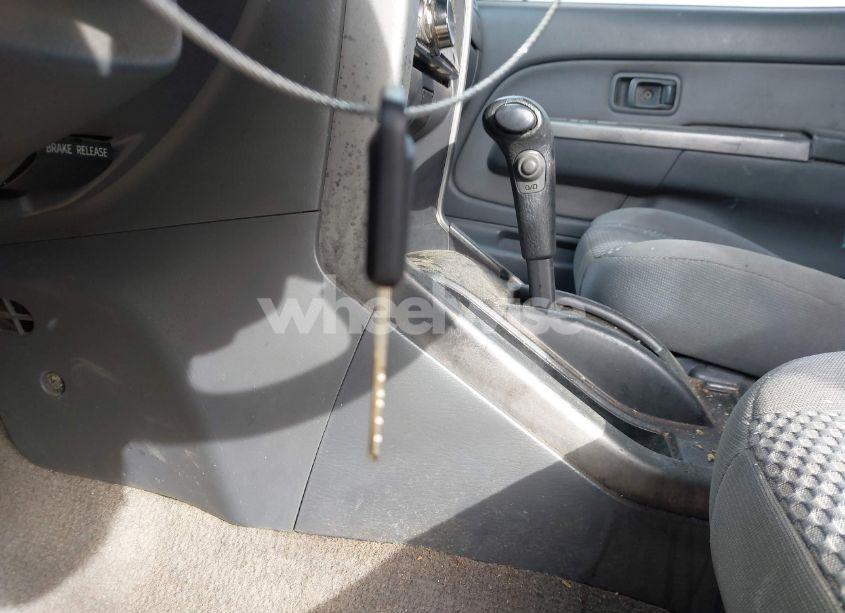 Photo 11 of 2002 Nissan Frontier SE-V6 (VIN 1N6ED29X02C326644)