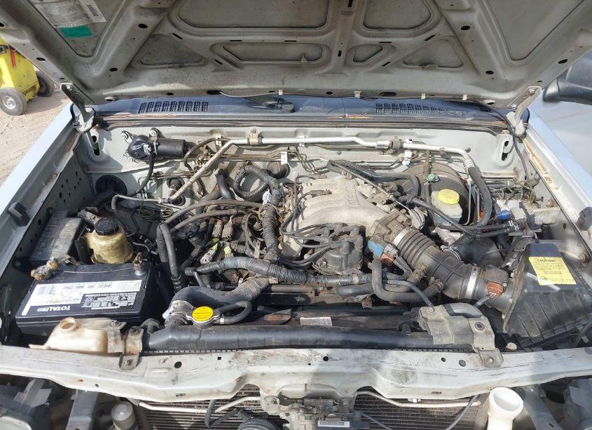 Photo 10 of 2003 Nissan Frontier XE-V6 (VIN 1N6ED29X43C406725)