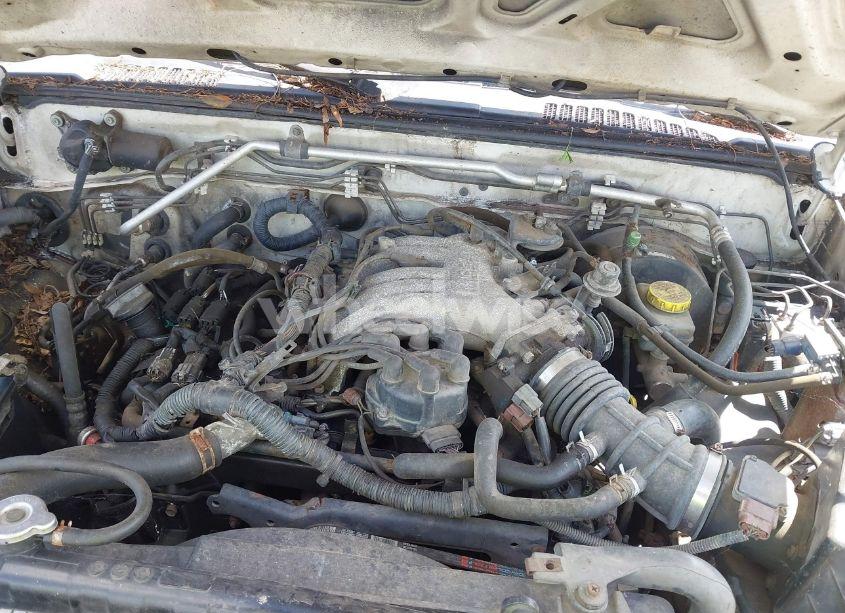 Photo 10 of 2003 Nissan Frontier XE-V6 (VIN 1N6ED29Y83C432902)