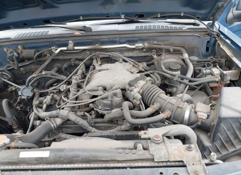 Photo 10 of 2002 Nissan Frontier XE-V6 (VIN 1N6ED29YX2C351236)