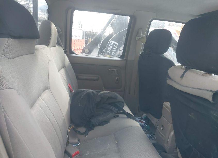 Photo 8 of 2004 Nissan Frontier XE-V6 (VIN 1N6ED29YX4C400888)