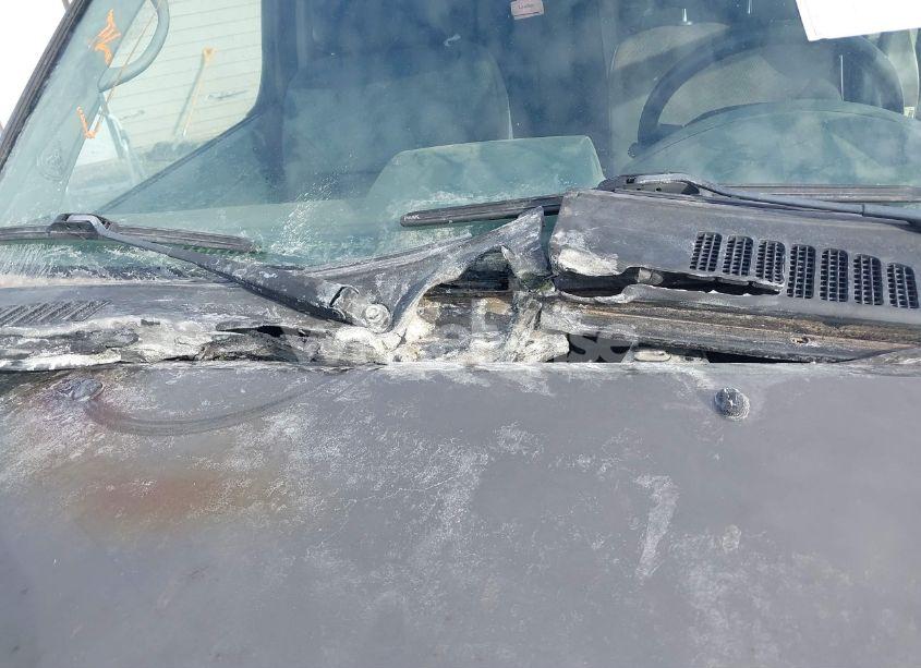 Photo 6 of 2002 Nissan Frontier SVE-V6 (VIN 1N6MD29Y12C362332)