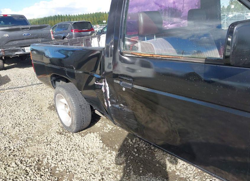 Photo 6 of 1992 Nissan Truck SHORT WHEELBASE (VIN 1N6SD11S0NC337483)