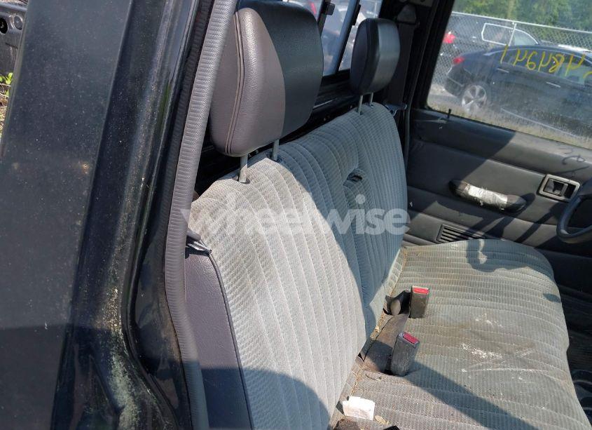 Photo 8 of 1993 Nissan Truck SHORT WHEELBASE (VIN 1N6SD11S1PC337477)