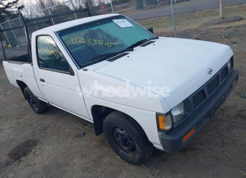 1996 Nissan Truck XE (VIN 1N6SD11S2TC360938) main photo