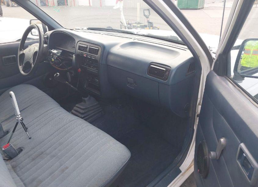 Photo 5 of 1995 Nissan Truck E/XE (VIN 1N6SD11S3SC425536)