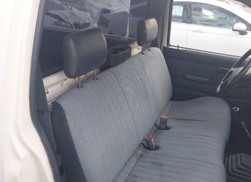 Photo 8 of 1995 Nissan Truck E/XE (VIN 1N6SD11S3SC425536)