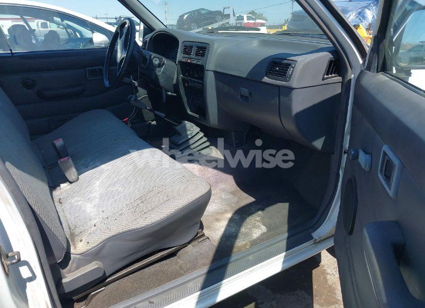 Photo 5 of 1995 Nissan Truck E/XE (VIN 1N6SD11S4SC466984)