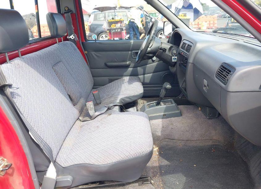 Photo 5 of 1996 Nissan Truck XE (VIN 1N6SD11S5TC334771)