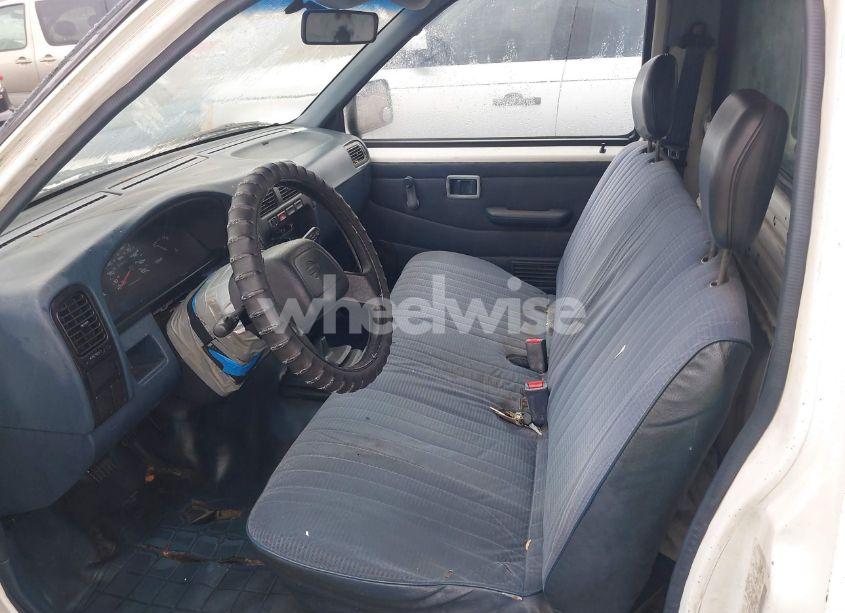 Photo 5 of 1995 Nissan Truck E/XE (VIN 1N6SD11S6SC425305)