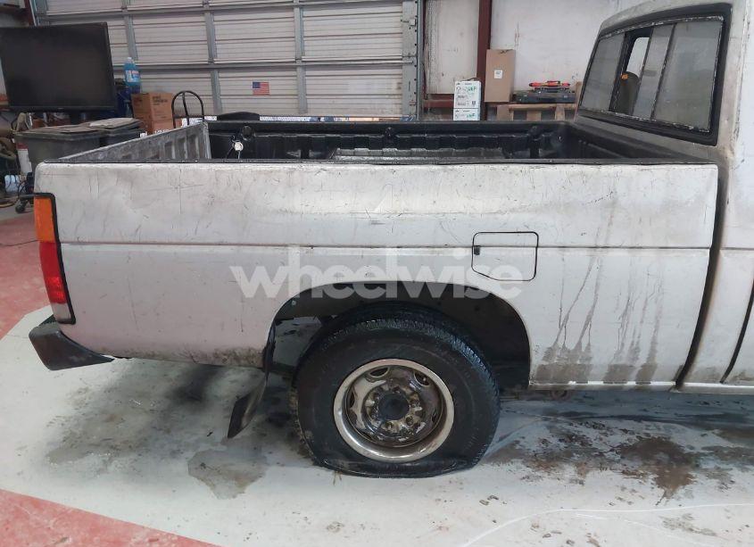 Photo 6 of 1993 Nissan Truck SHORT WHEELBASE (VIN 1N6SD11S7PC323101)