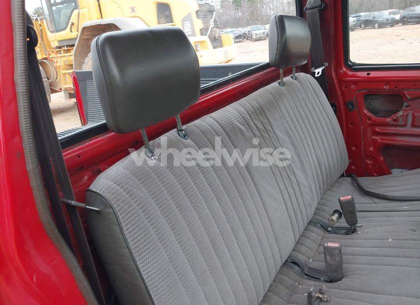 Photo 8 of 1992 Nissan Truck SHORT WHEELBASE (VIN 1N6SD11SXNC304992)