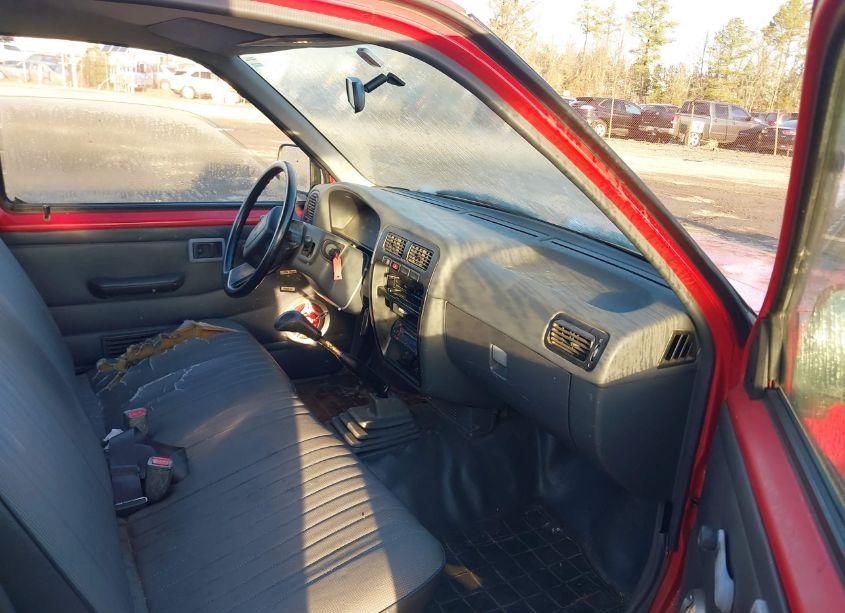 Photo 5 of 1995 Nissan Truck E/XE (VIN 1N6SD11SXSC353900)