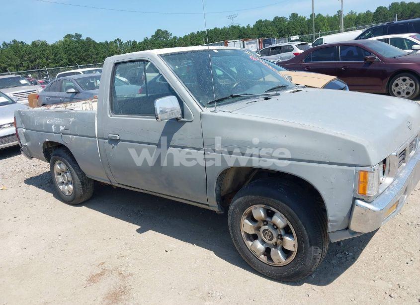 1996 Nissan Truck XE (VIN 1N6SD11SXTC351243) main photo