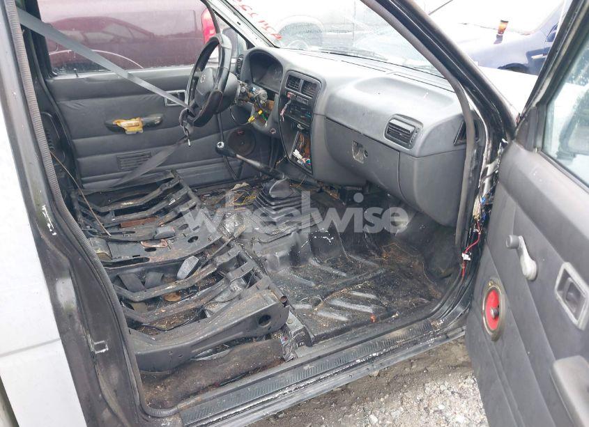 Photo 5 of 1996 Nissan Truck XE (VIN 1N6SD11SXTC351243)