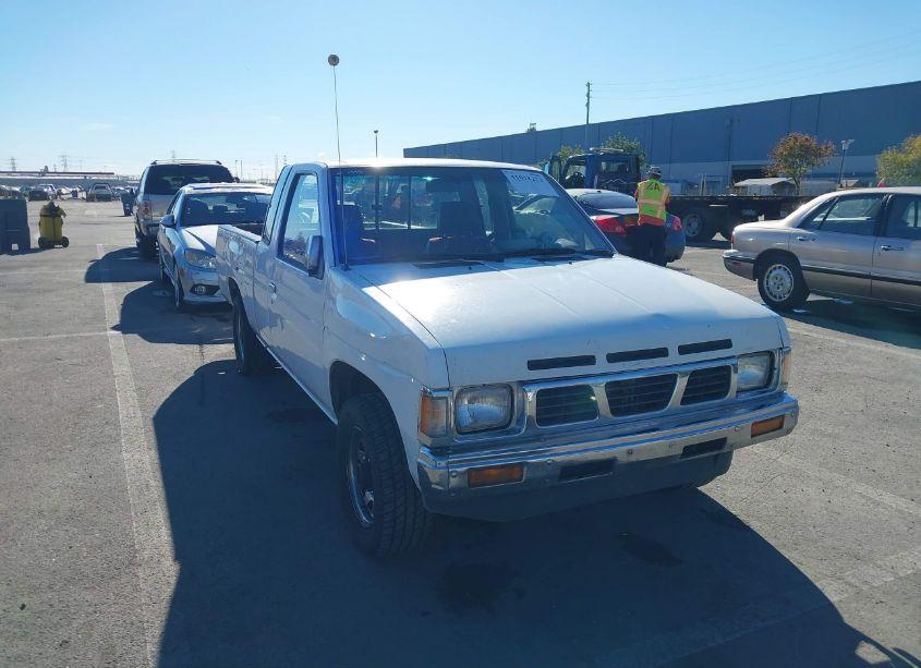 1992 Nissan Truck KING CAB (VIN 1N6SD16S5NC364266) main photo
