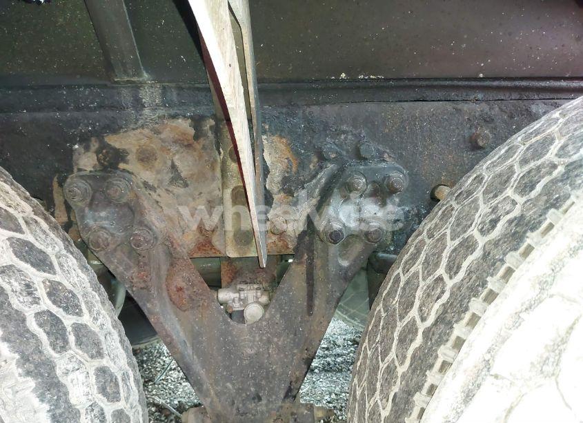 Photo 13 of 2005 Kenworth Construction T800 (VIN 1NKDL00X55J073371)