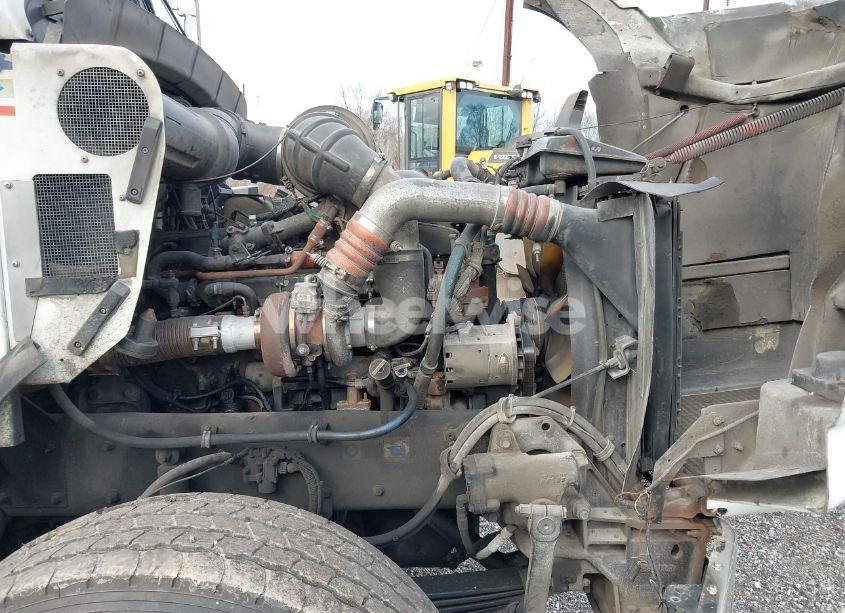 Photo 15 of 2005 Kenworth Construction T800 (VIN 1NKDL00X55J073371)