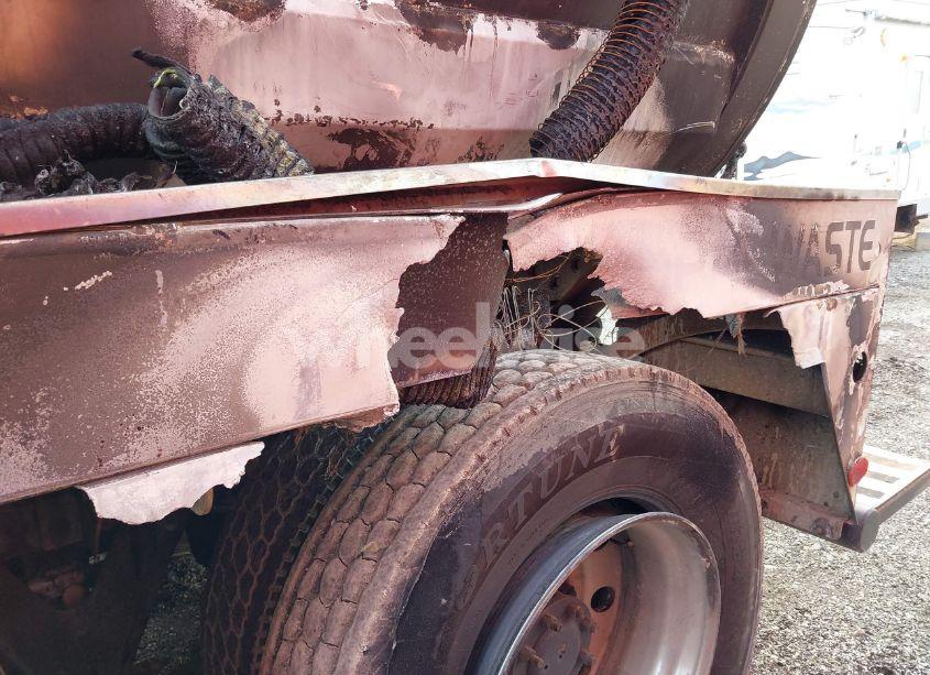 Photo 17 of 2005 Kenworth Construction T800 (VIN 1NKDL00X55J073371)