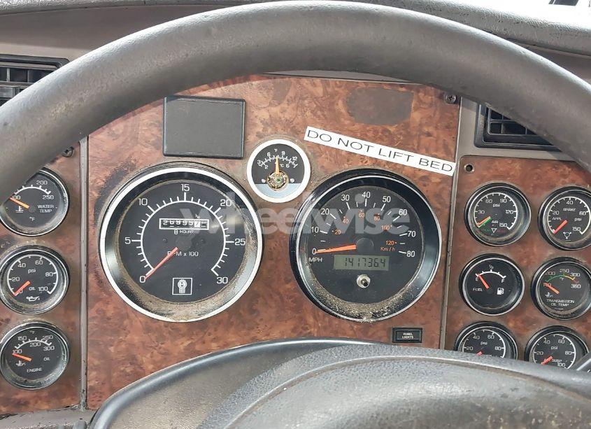 Photo 6 of 2005 Kenworth Construction T800 (VIN 1NKDL00X55J073371)