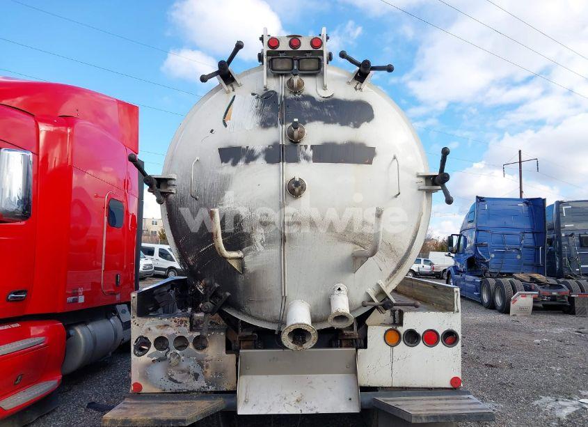 Photo 8 of 2005 Kenworth Construction T800 (VIN 1NKDL00X55J073371)