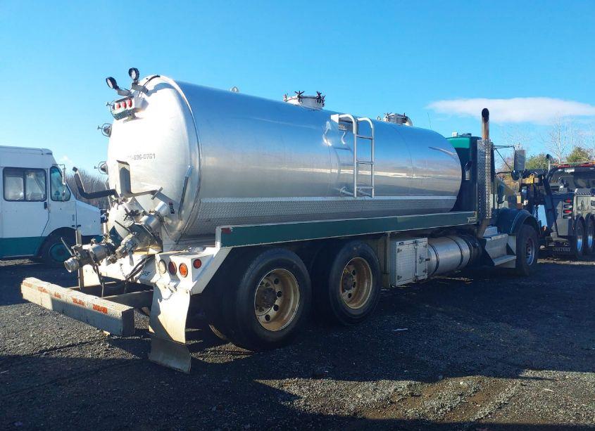 Photo 4 of 2013 Kenworth Construction T800 (VIN 1NKDL40X3DJ340545)