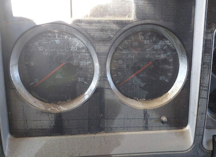 Photo 6 of 2013 Kenworth Construction T800 (VIN 1NKDL40X3DJ340545)