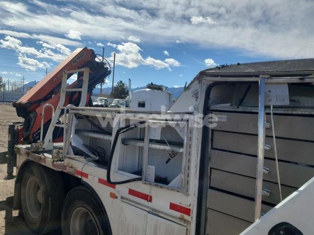 Photo 4 of 2011 KENWORTH T800 SERVICE TRUCK (VIN 1NKDLP0X3BJ295878)