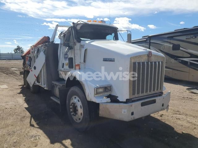 Photo 6 of 2011 KENWORTH T800 SERVICE TRUCK (VIN 1NKDLP0X3BJ295878)