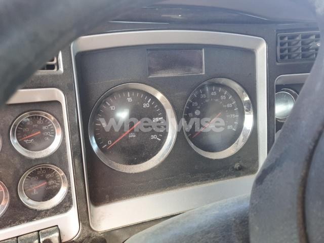 Photo 7 of 2011 KENWORTH T800 SERVICE TRUCK (VIN 1NKDLP0X3BJ295878)