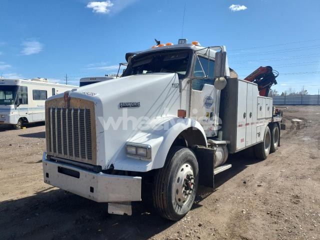 Photo 9 of 2011 KENWORTH T800 SERVICE TRUCK (VIN 1NKDLP0X3BJ295878)