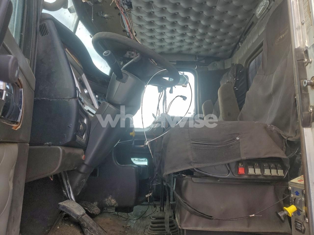 Photo 5 of 2007 KENWORTH CONSTRUCTION T800 (VIN 1NKDLU0X07R992898)