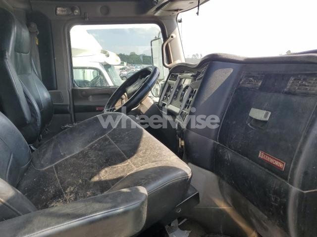 Photo 3 of 2013 KENWORTH T800 DUMP TRUCK (VIN 1NKDX4EX0DJ368123)