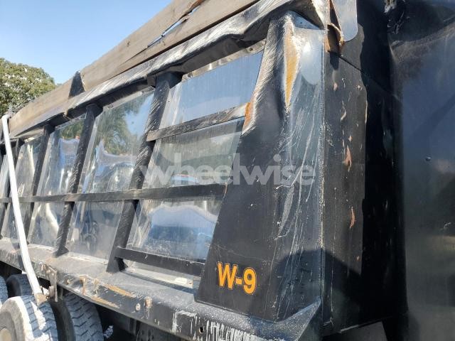 Photo 4 of 2013 KENWORTH T800 DUMP TRUCK (VIN 1NKDX4EX0DJ368123)