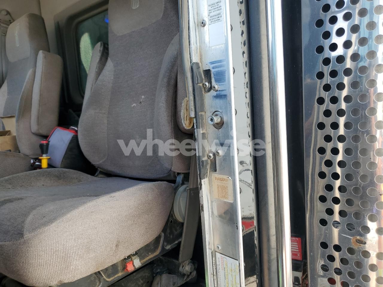 Photo 11 of 2019 KENWORTH CONSTRUCTION T800 (VIN 1NKDX4TX4KJ225823)