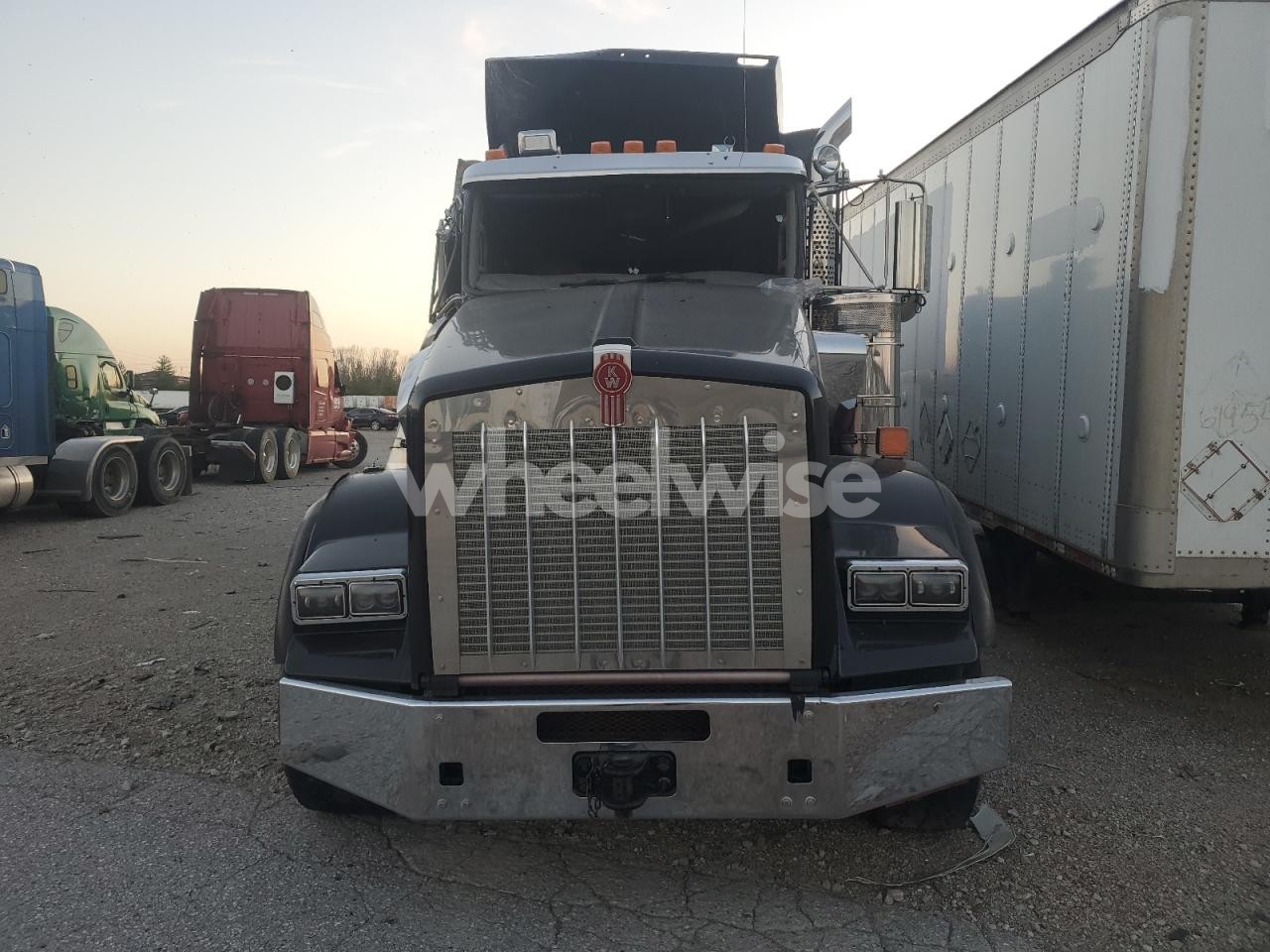Photo 5 of 2019 KENWORTH CONSTRUCTION T800 (VIN 1NKDX4TX4KJ225823)