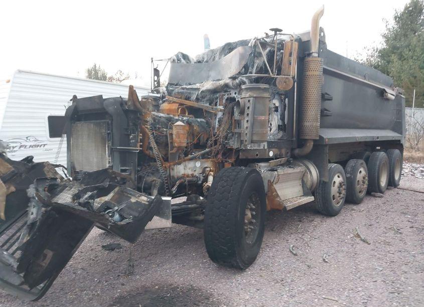 Photo 2 of 2006 Kenworth Construction T800 (VIN 1NKDXBEX36J145761)