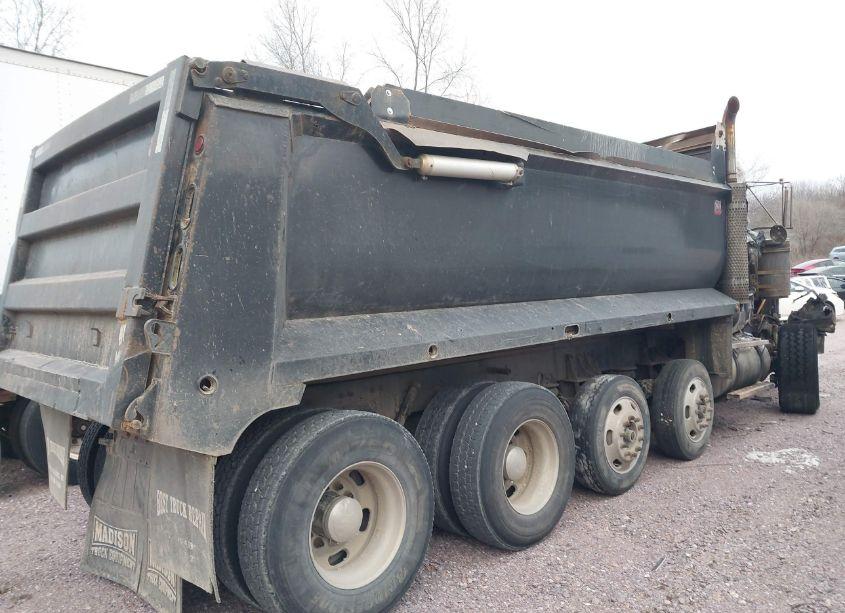 Photo 4 of 2006 Kenworth Construction T800 (VIN 1NKDXBEX36J145761)