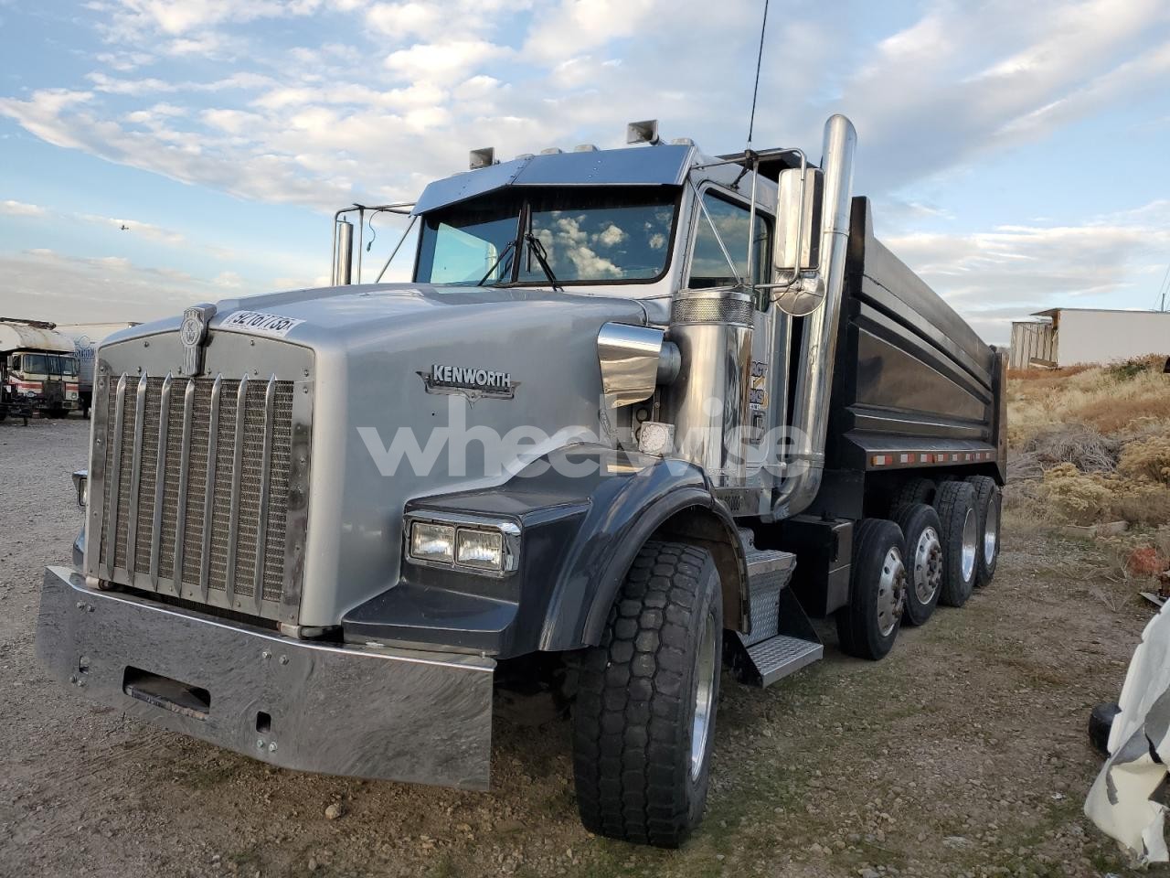 Photo 2 of 1996 KENWORTH T800 DUMP TRUCK (VIN 1NKDXBTX3TS728078)