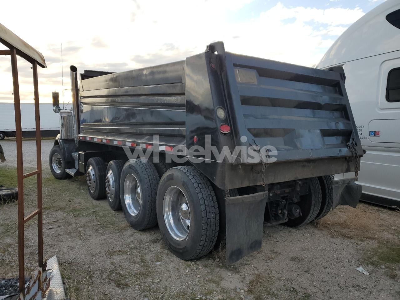 Photo 3 of 1996 KENWORTH T800 DUMP TRUCK (VIN 1NKDXBTX3TS728078)